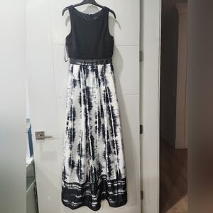 Black and White Sleeveless Maxi Dress